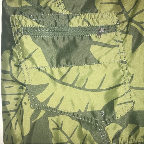Columbia Mens Swim Shorts Green Leaf Pattern Size 40 - Picture 4 of 5